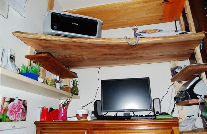 秋田杉パソコンデスクの天板と秋田杉端材の小さな棚板 あきたの材木屋