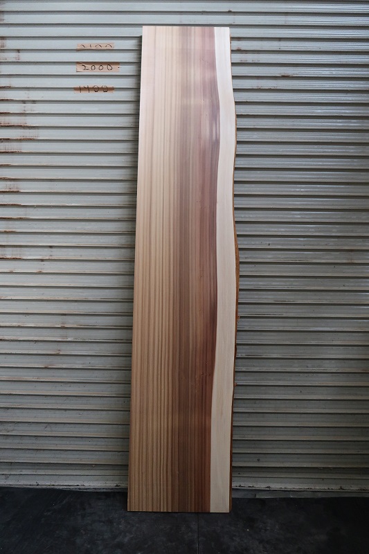 片耳付き一枚板。女性の方々に人気です