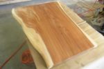 秋田杉一枚板にオイル塗装