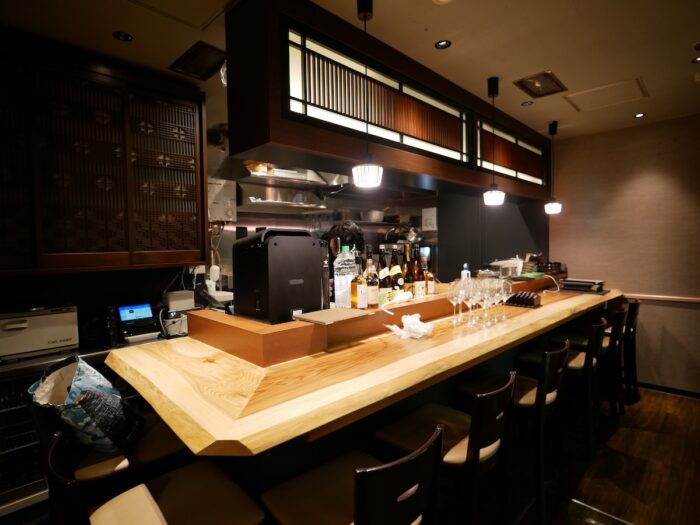 お店のカウンターです。モトムラ ラボ様から画像とコメントを頂きました。