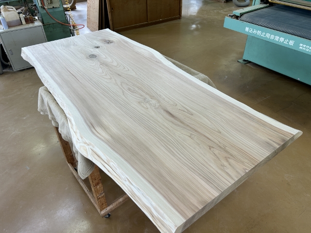 東京のS様からご注文を頂いた一枚板テーブル