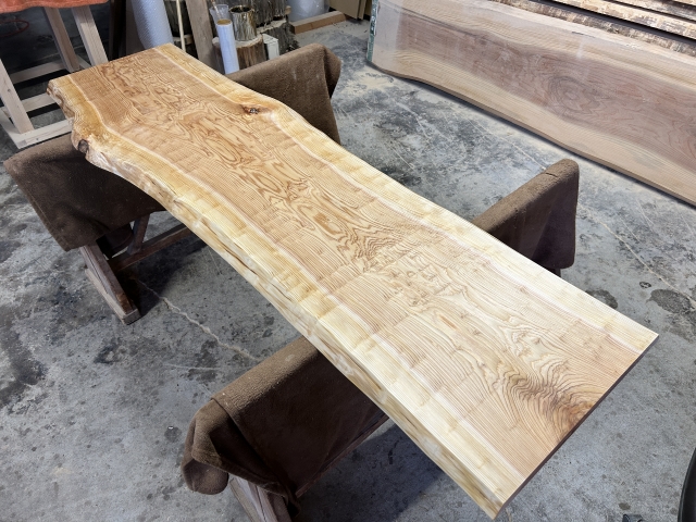 葡萄杢が付いている一枚板