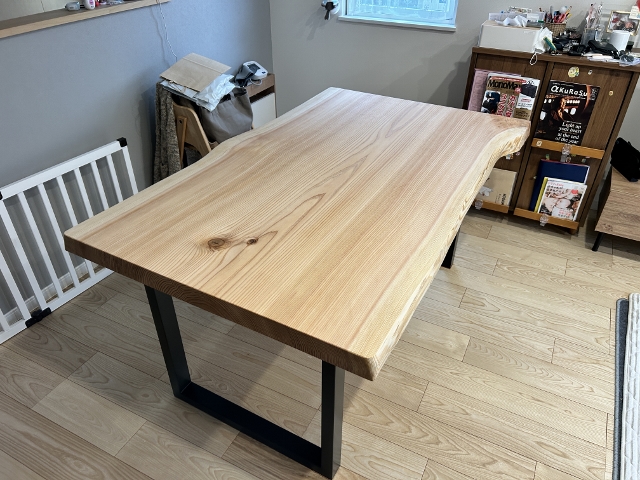 秋田市T様に納品した一枚板テーブル